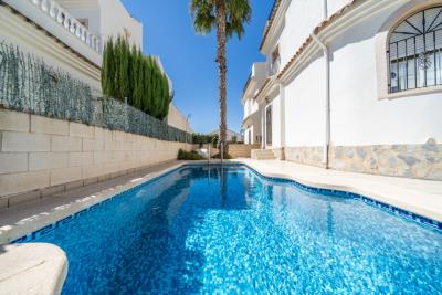 Detached-Villa-for-sale-in-La-Marina--7---Portals-