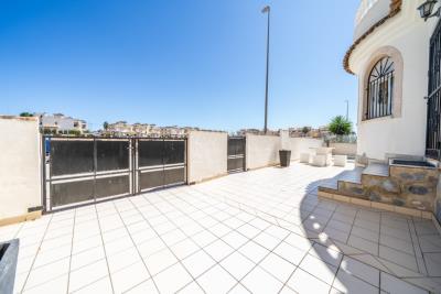 Detached-Villa-for-sale-in-La-Marina--11---Portals-