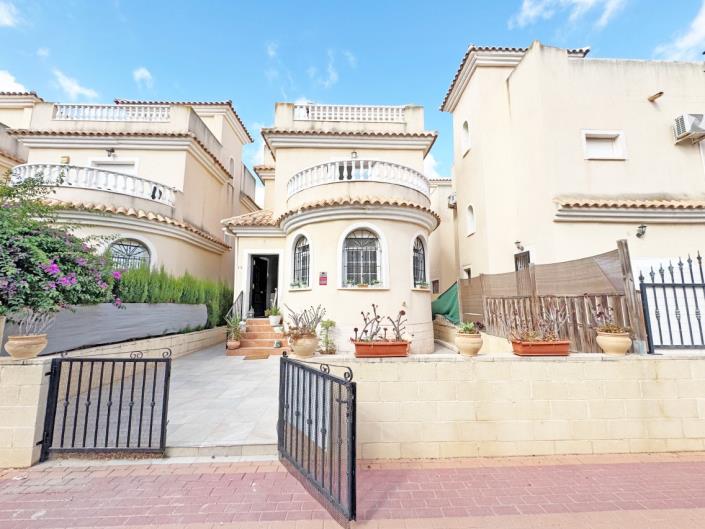 Image No.2-3 Bed Villa for sale