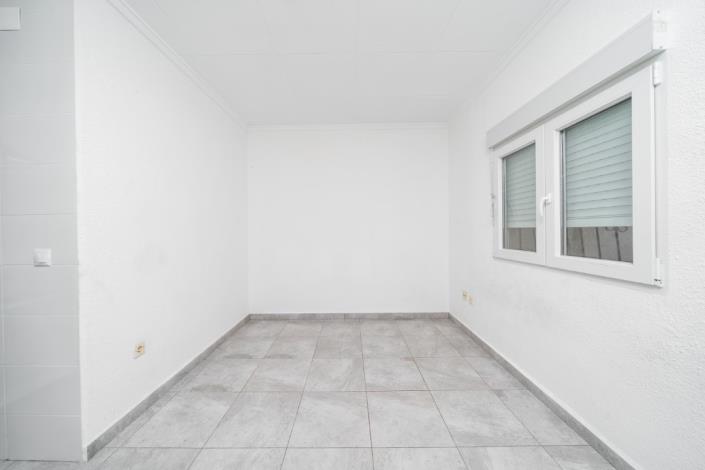 Image No.20-3 Bed Townhouse for sale