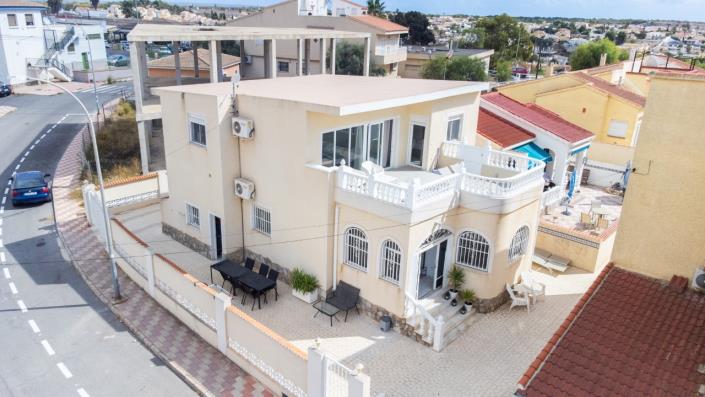 Image No.3-4 Bed Villa for sale