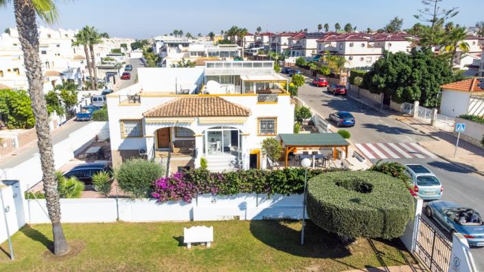 Image No.4-3 Bed Quad for sale