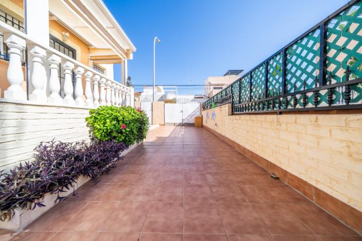 Image No.9-2 Bed Semi-Detached for sale