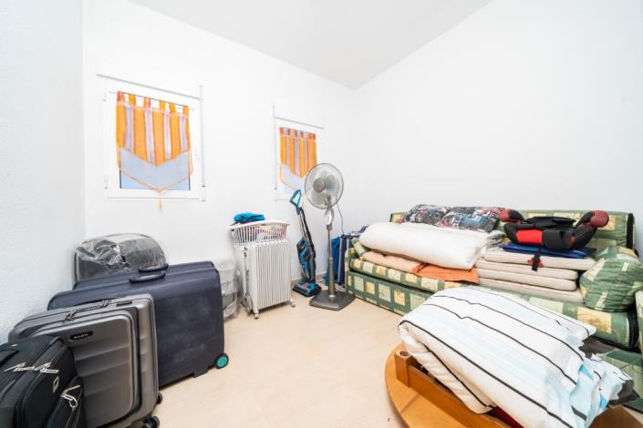 Image No.28-3 Bed Quad for sale