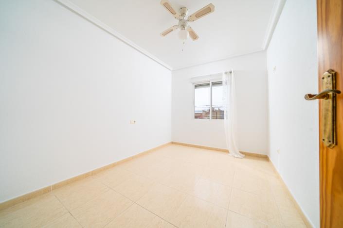 Image No.20-2 Bed Townhouse for sale