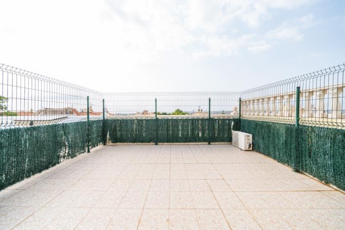 Image No.22-2 Bed Townhouse for sale