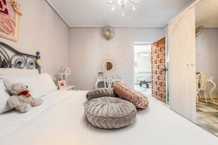 Image No.10-9 Bed Villa for sale