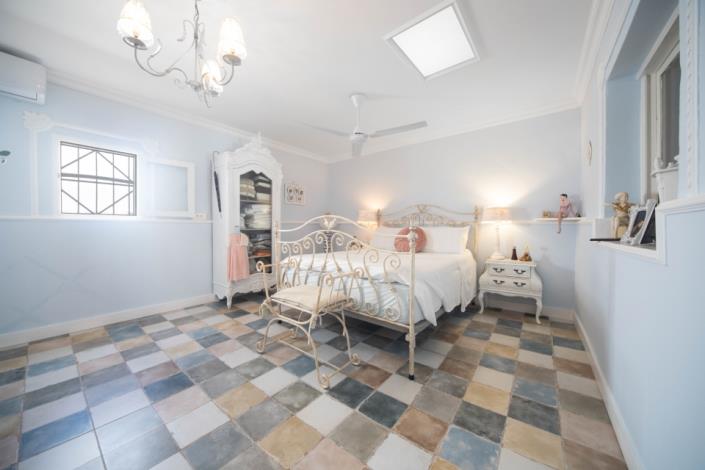 Image No.12-9 Bed Villa for sale