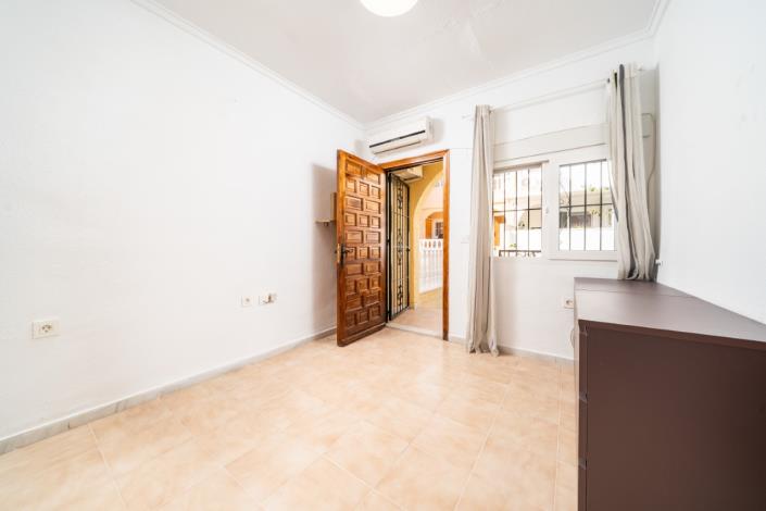 Image No.11-1 Bed Townhouse for sale