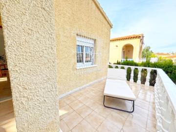 Detached-Property-for-sale-in-La-Marina---15---Portals-