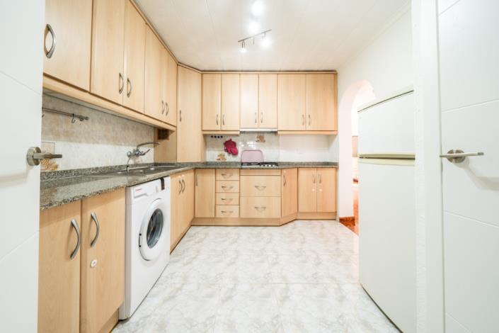 Image No.12-4 Bed Townhouse for sale