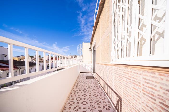 Image No.19-4 Bed Townhouse for sale