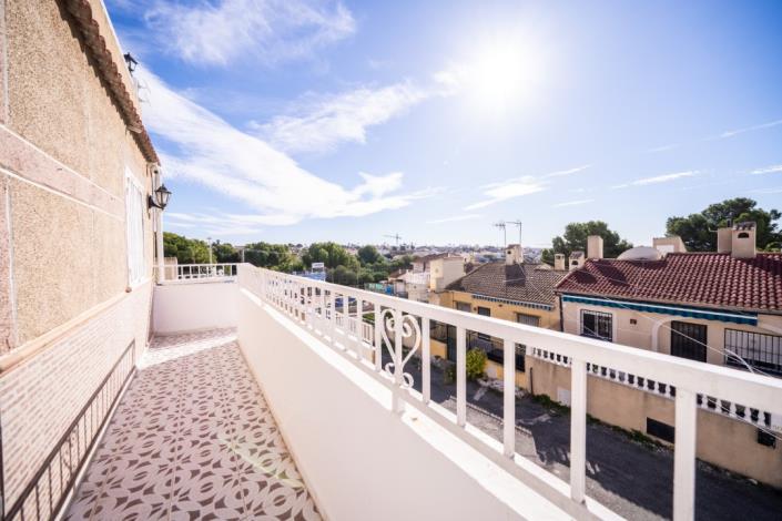 Image No.21-4 Bed Townhouse for sale