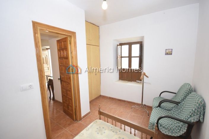 Image No.15-6 Bed Country House for sale