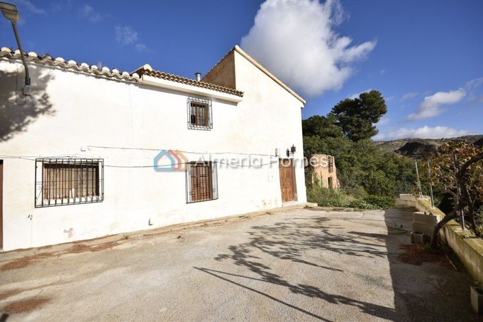 Image No.9-6 Bed Country House for sale