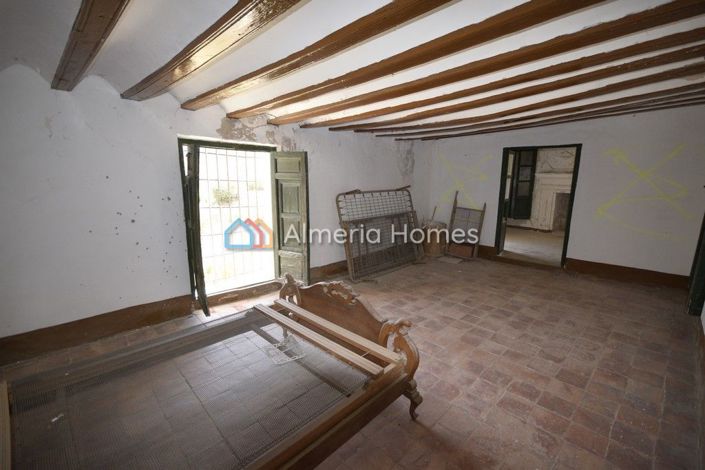 Image No.5-10 Bed Country House for sale