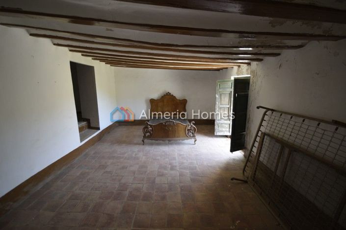 Image No.6-10 Bed Country House for sale