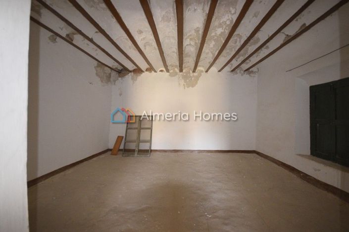 Image No.7-10 Bed Country House for sale