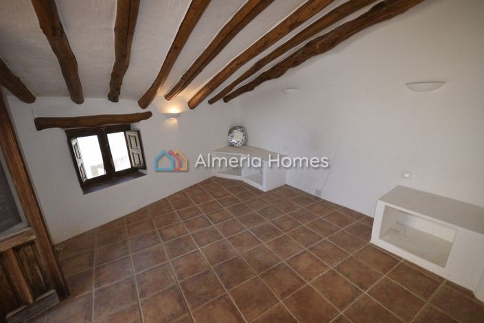 Image No.12-3 Bed Country House for sale