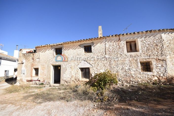 Image No.2-3 Bed Country House for sale