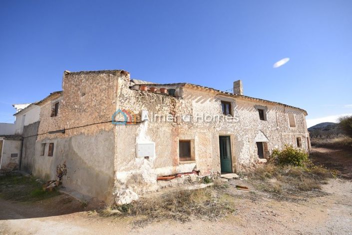 Image No.1-3 Bed Country House for sale
