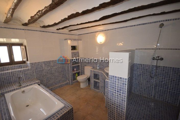 Image No.5-3 Bed Country House for sale