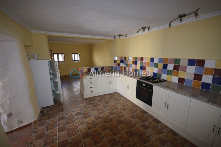 Image No.6-3 Bed Country House for sale