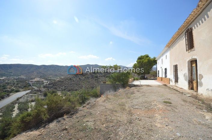 Image No.11-4 Bed Country House for sale