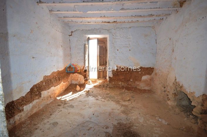 Image No.5-4 Bed Country House for sale