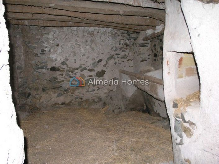 Image No.10-4 Bed Country House for sale