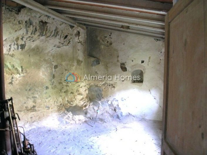 Image No.2-4 Bed Country House for sale