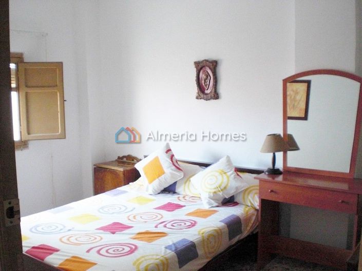 Image No.7-5 Bed Townhouse for sale