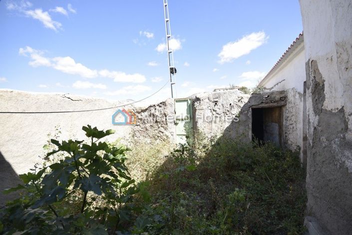 Image No.8-2 Bed Country House for sale