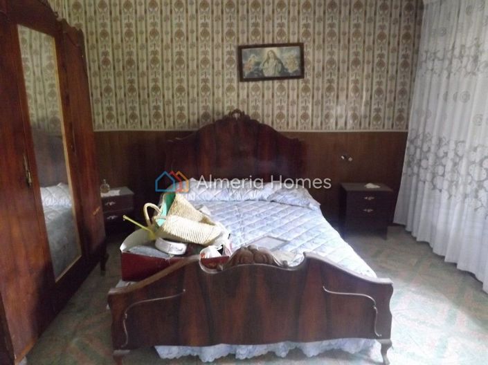 Image No.6-4 Bed Country House for sale