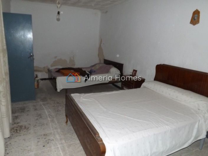 Image No.7-4 Bed Country House for sale