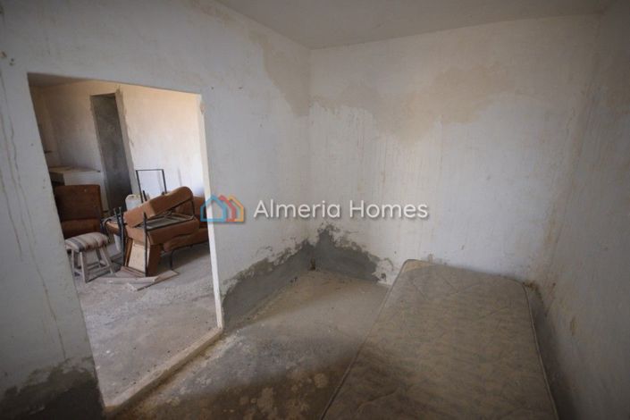 Image No.7-3 Bed Country House for sale