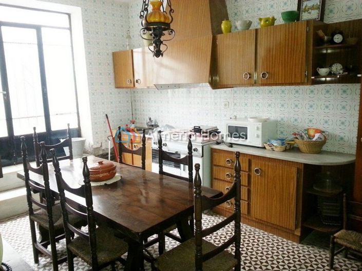 Image No.2-9 Bed Townhouse for sale