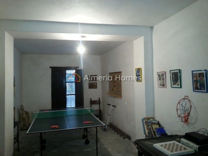 Image No.7-9 Bed Townhouse for sale