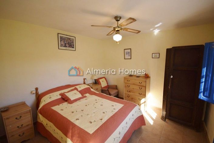 Image No.12-6 Bed Country House for sale