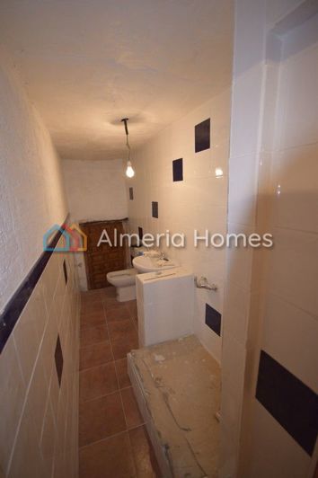 Image No.17-6 Bed Country House for sale