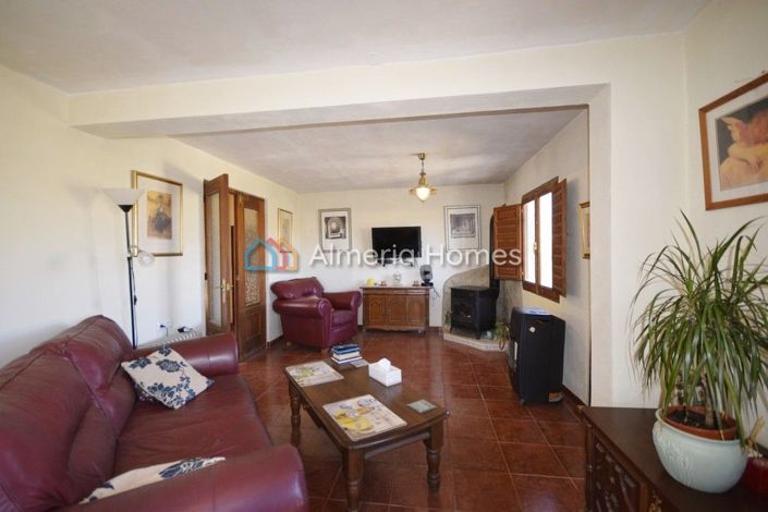 Image No.4-6 Bed Country House for sale