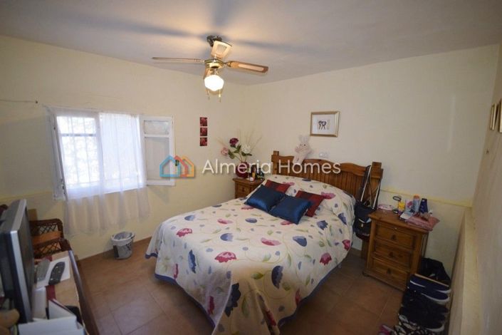 Image No.9-6 Bed Country House for sale