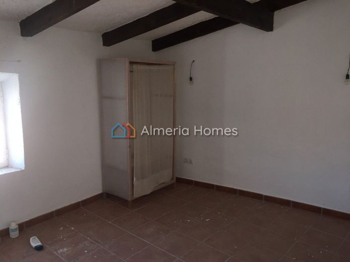 Image No.6-3 Bed Townhouse for sale