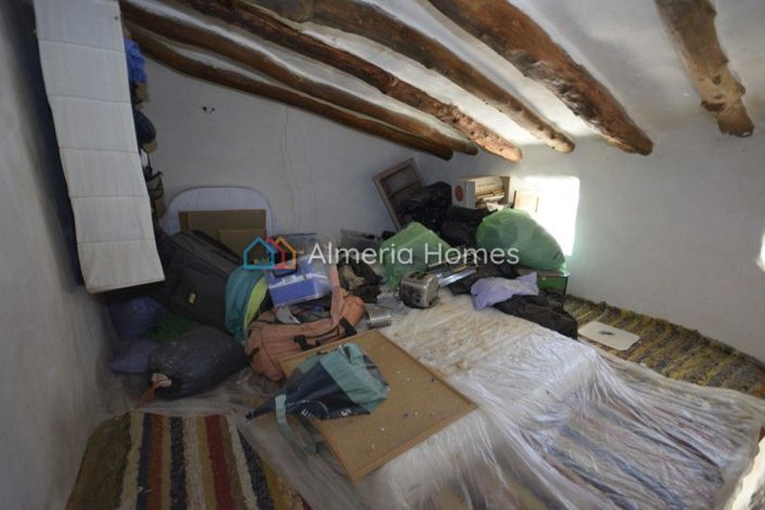 Image No.11-3 Bed Country House for sale