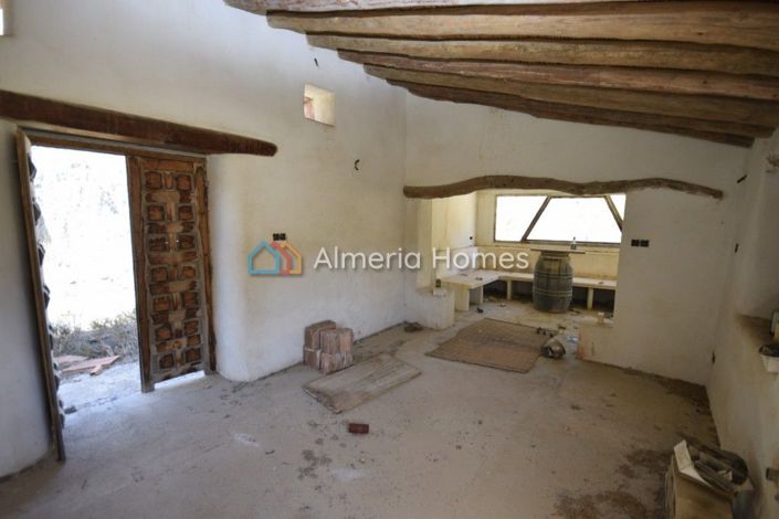 Image No.12-3 Bed Country House for sale