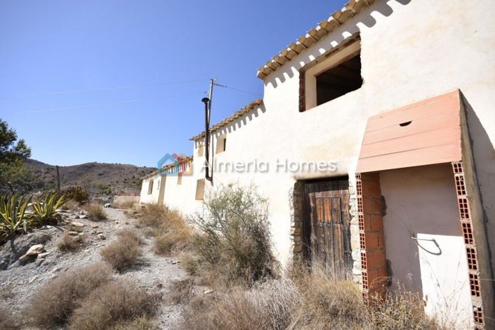 Image No.7-3 Bed Country House for sale