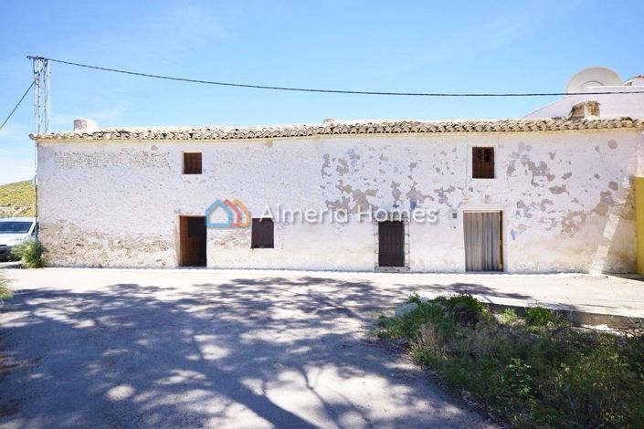 Image No.1-8 Bed Country House for sale