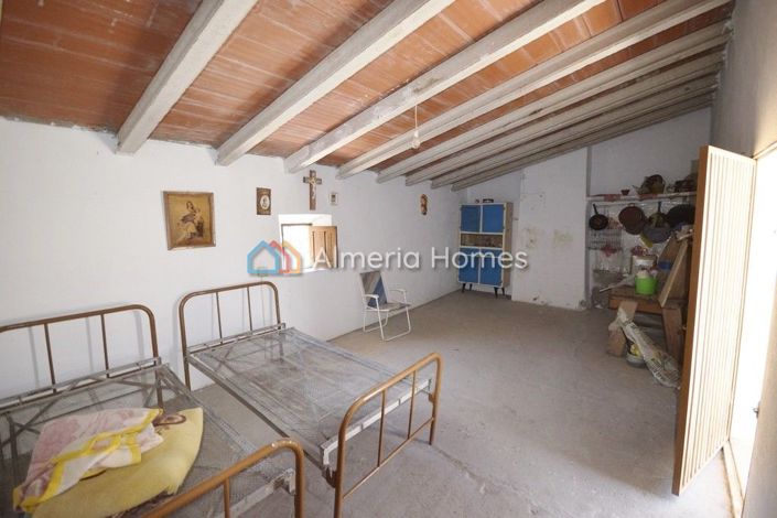 Image No.6-8 Bed Country House for sale