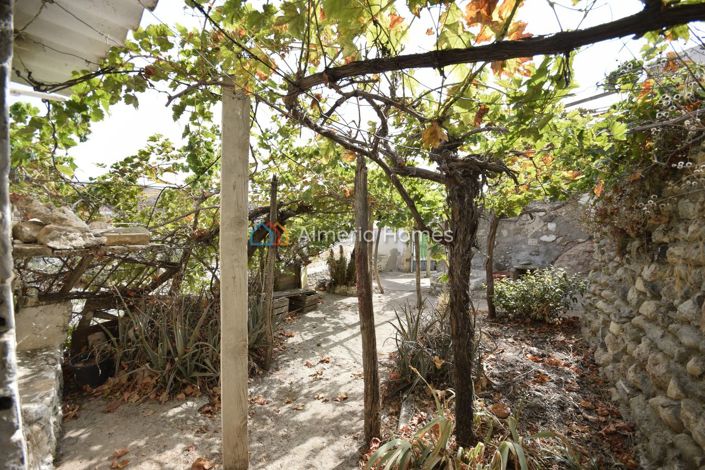 Image No.23-3 Bed Townhouse for sale