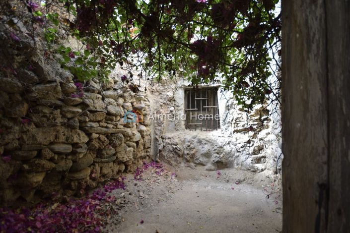 Image No.31-3 Bed Townhouse for sale